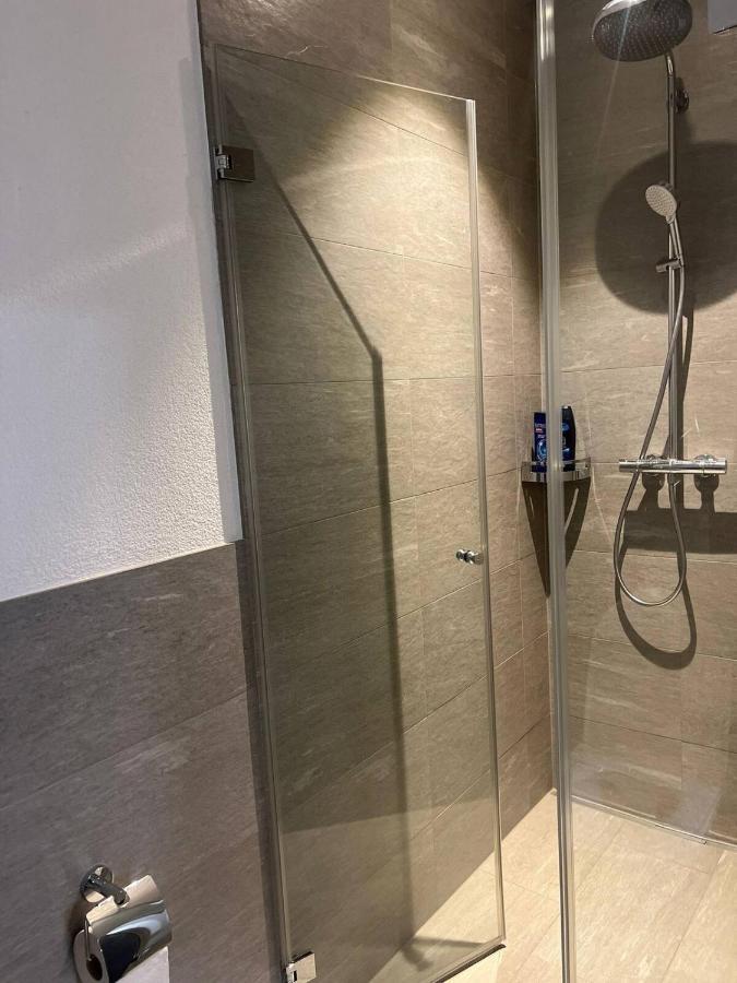 Basel-Stadt Gundeldingen Zimmer 401, Wc In The Hallway, Outside The Room ภายนอก รูปภาพ