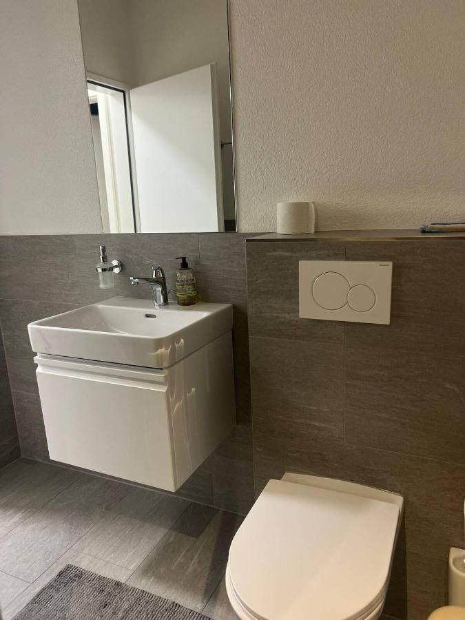 Basel-Stadt Gundeldingen Zimmer 401, Wc In The Hallway, Outside The Room ภายนอก รูปภาพ